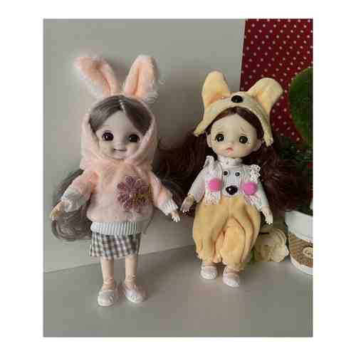 Набор из двух кукол, Шарнирные куклы BJD 15 см: куколка в свитере с помпонами и шапочке, куколка с бантиком-заколкой и в комбенизоне в клеточку арт. 101763194010